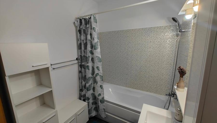 Apartament cu 2 camere semidecomandat, mobilat în Central