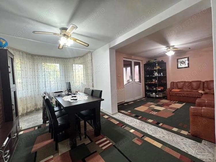 Casă cu 6 camere cu Teren 1250 Mp în Central
