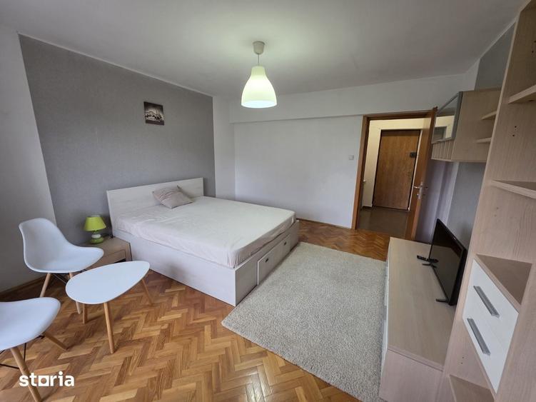 Garsonieră decomandată în Decebal