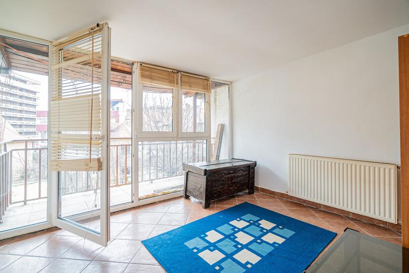 Apartament cu 5 camere nedecomandat, mobilat în Centrul Istoric