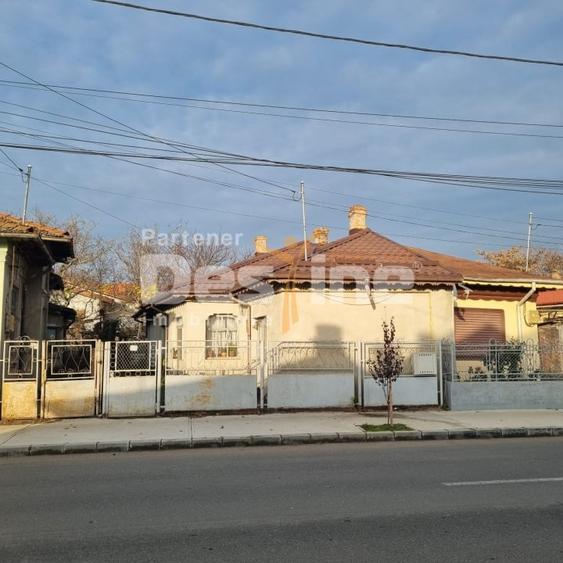 Casă individuală cu 3 camere cu Canalizare în Central
