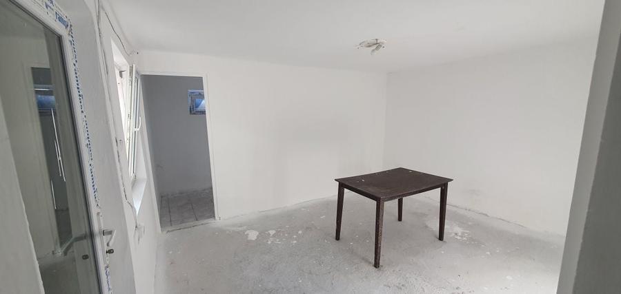 Casă cu 3 camere în Central