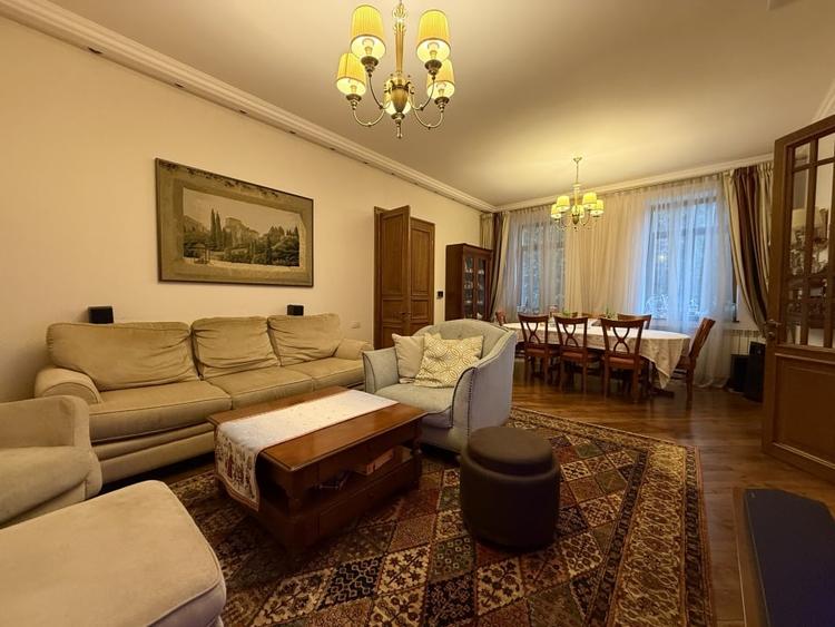 Casă individuală cu 10 camere cu Piscina în Unirii