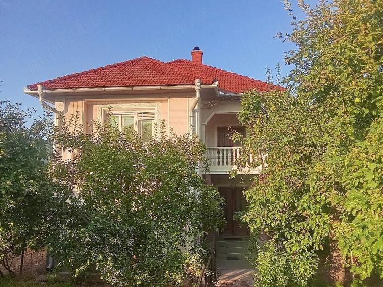 Casă cu Teren 2000 Mp în Central