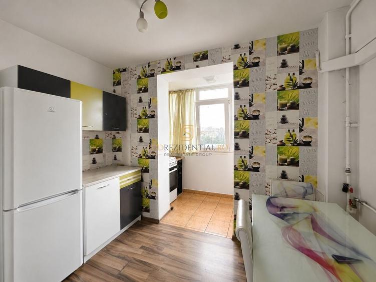 Apartament cu 3 camere semidecomandat, mobilat în Berceni