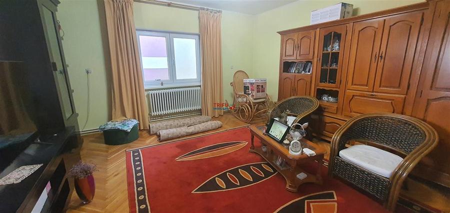 Casă individuală cu 8 camere cu Canalizare în Ampoi 1