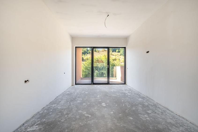 Duplex cu 6 camere cu Teren 600 Mp în Sud