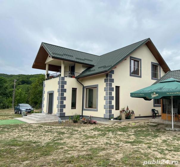 Casă cu 5 camere cu Teren 1500 Mp în Pârscov