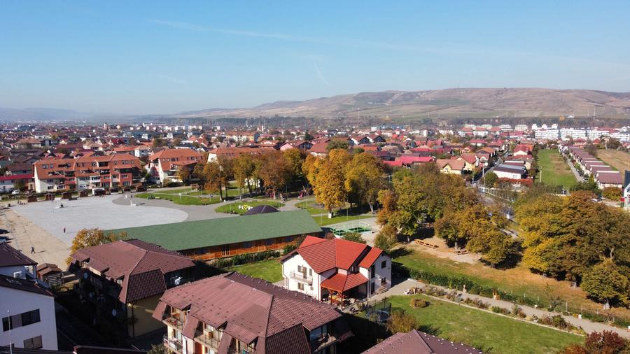 Apartament cu 3 camere semidecomandat în Florești