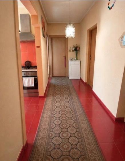 Apartament cu 3 camere decomandat în Sud