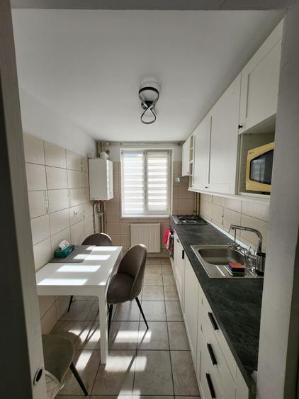 Apartament cu 2 camere decomandat în Cornișa
