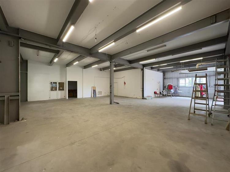 Spațiu industrial, de 187 mp, în Baza 3