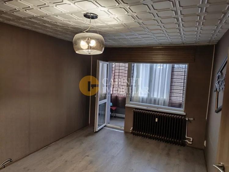 Apartament cu 3 camere semidecomandat în Tătărași