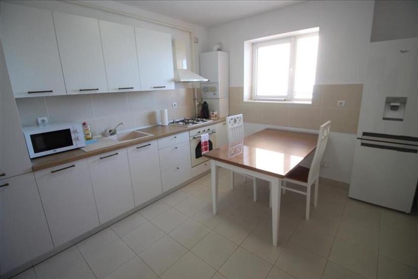 Apartament cu 3 camere decomandat în Ștefan cel Mare
