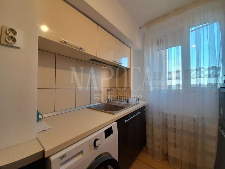 Apartament cu 3 camere semidecomandat în Decebal