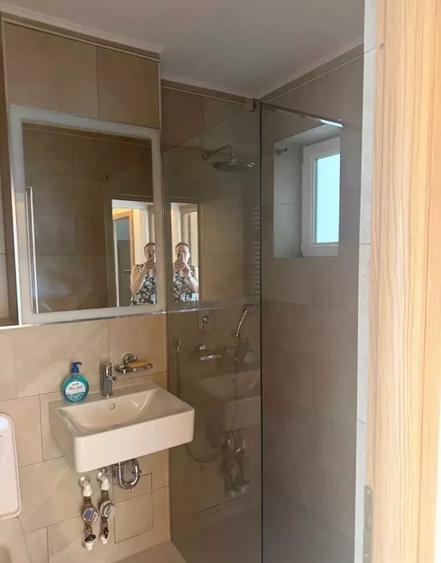 apartament cu doua camere, decomandat, cu acces facil la metrou Favorit - 2
