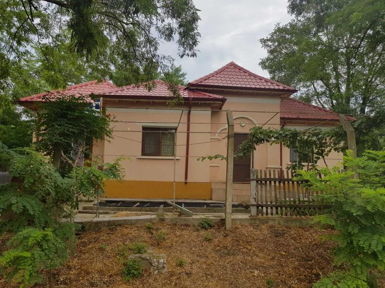 Casă cu 4 camere în Plopul