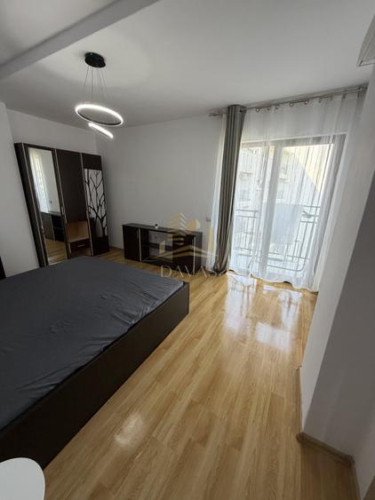 Apartament cu 3 camere semidecomandat, mobilat în Semicentral