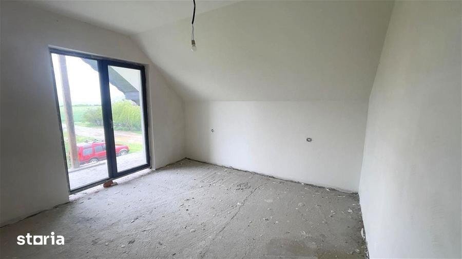 Casa spatioasa si bine compartimentata - 2