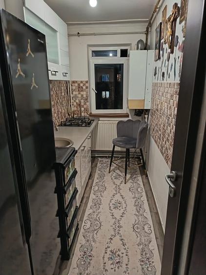 Apartament cu 3 camere semidecomandat în Ferentari