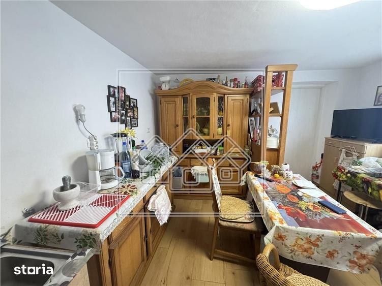 Casă cu 2 camere cu Teren 868 Mp în Arpașu de Jos