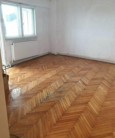 Apartament cu 4 camere decomandat în Careiului
