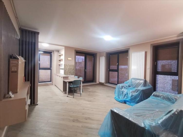 Apartament cu 3 camere decomandat, mobilat în Tomis Nord