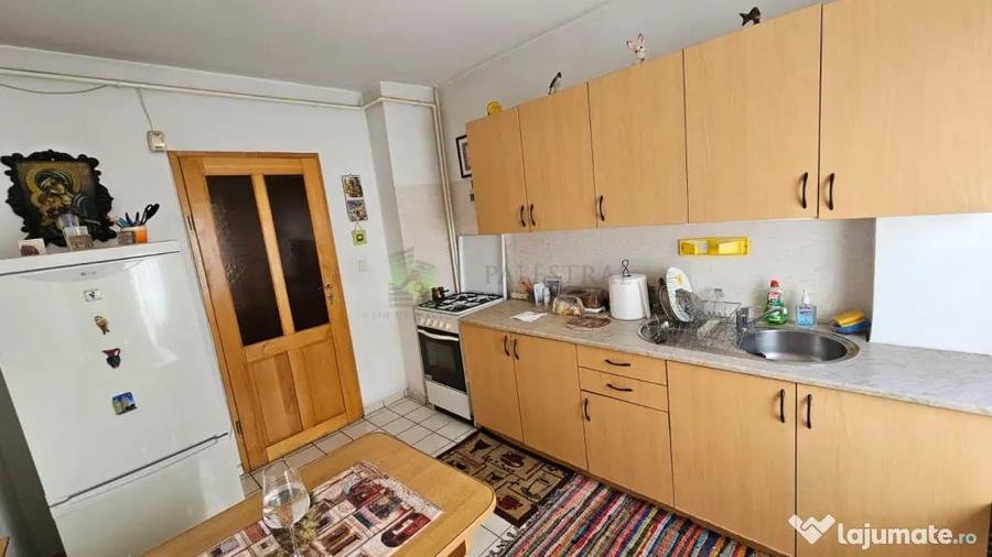Apartament 3 camere Centrul Civic,etajul 3,decomandat,155000 - 2