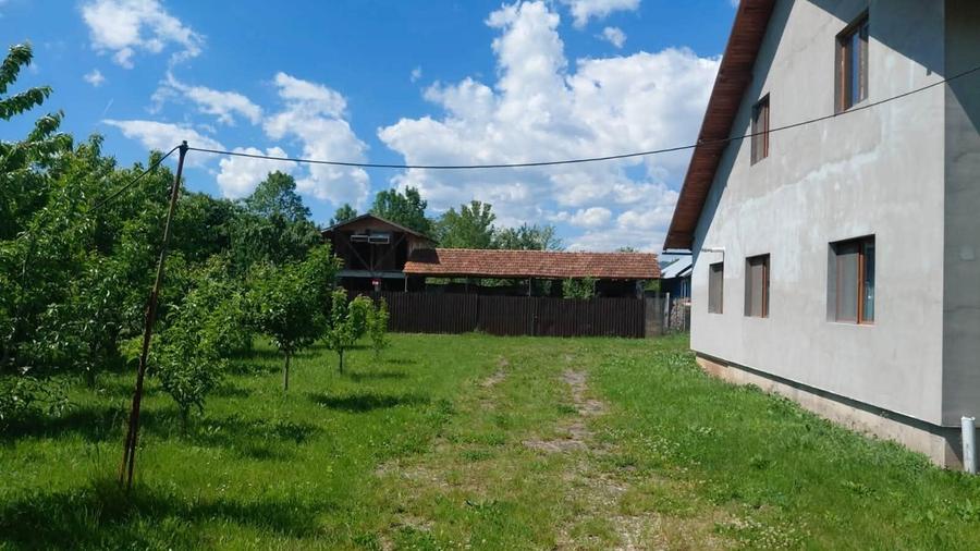 Casă cu 4 camere în Brebu