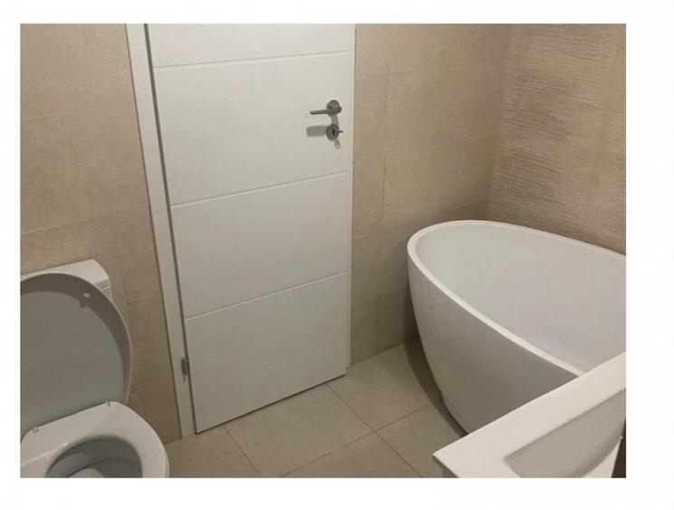 Casă cu 5 camere cu Teren 200 Mp în Obor