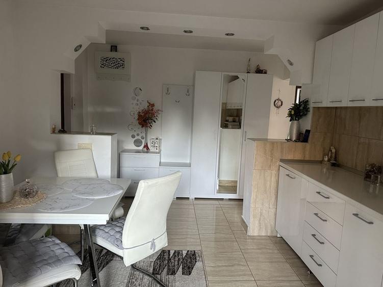 Apartament cu 3 camere decomandat în Petru Rareș
