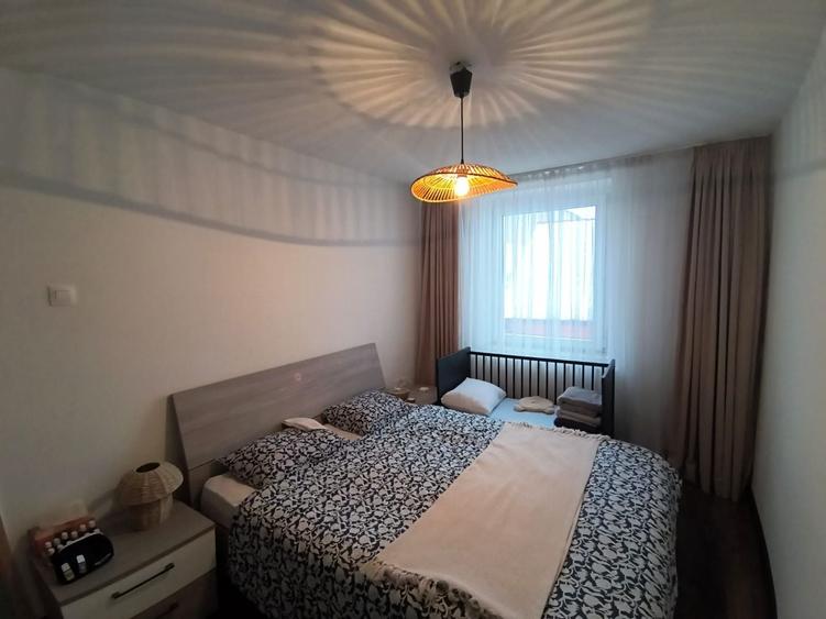 Apartament cu 4 camere decomandat, mobilat în Nord-Est