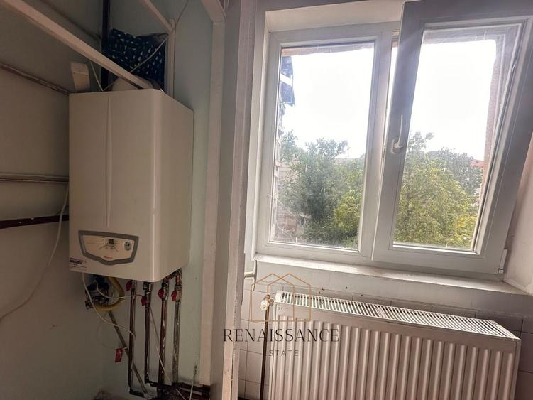 Apartament cu 3 camere decomandat, mobilat în Girocului