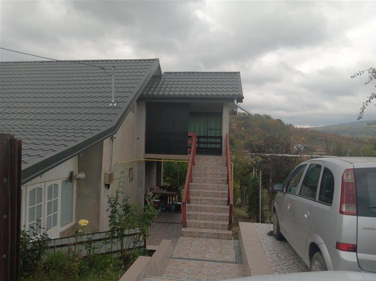 Casă individuală cu 3 camere cu Canalizare în Chicerea