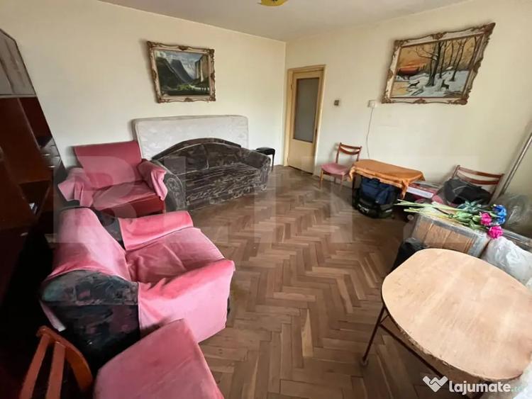 Apartament cu 3 camere decomandat, mobilat în Central