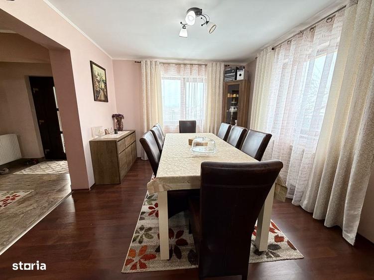 Casă cu 4 camere în Siretu