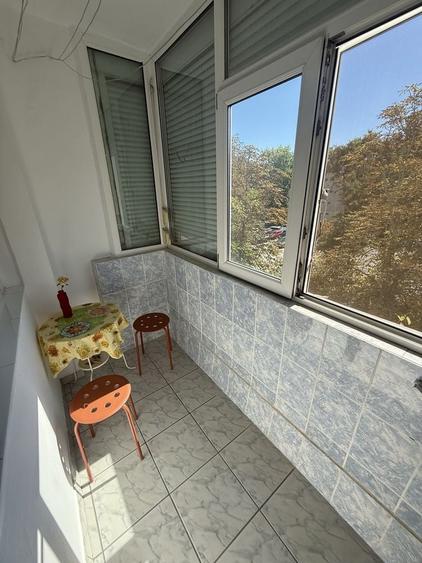 Apartament cu 3 camere semidecomandat în Tomis Nord