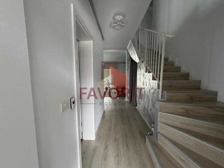 Duplex cu 5 camere cu Canalizare în Utvin