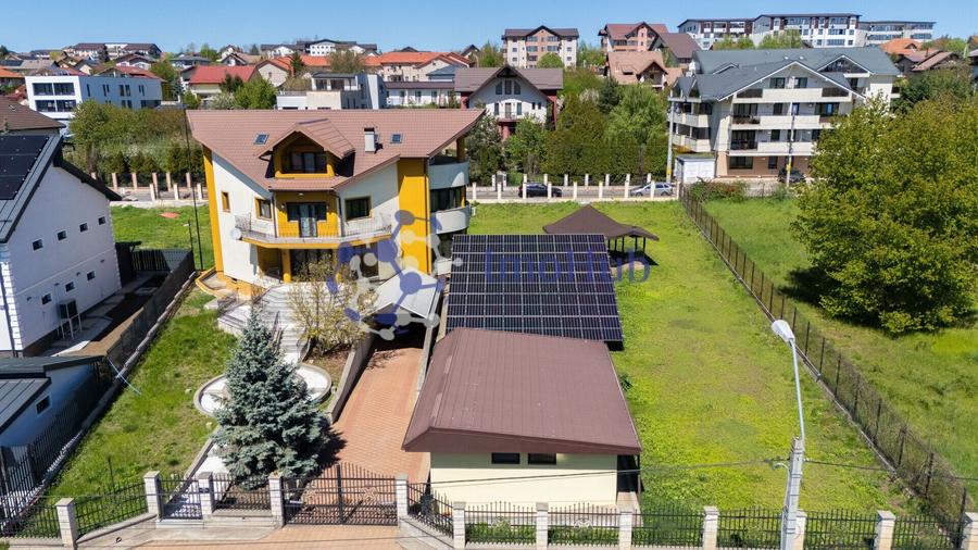 Casă cu 10 camere cu Canalizare în Valea Lupului