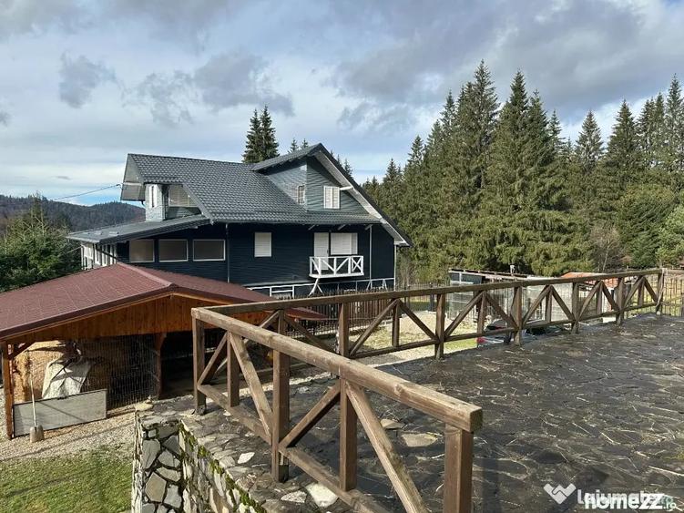 Casă cu 9 camere cu Teren 576 Mp în Malul Ursului