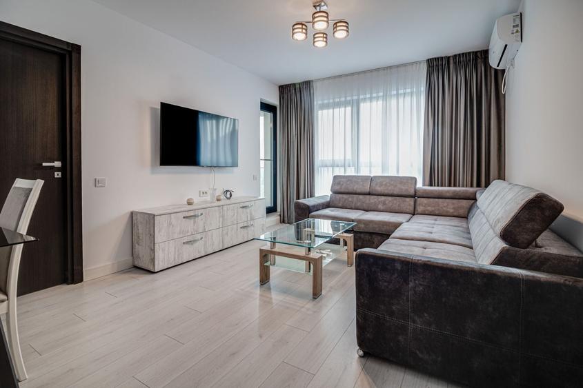 Apartament cu 3 camere semidecomandat în Pipera