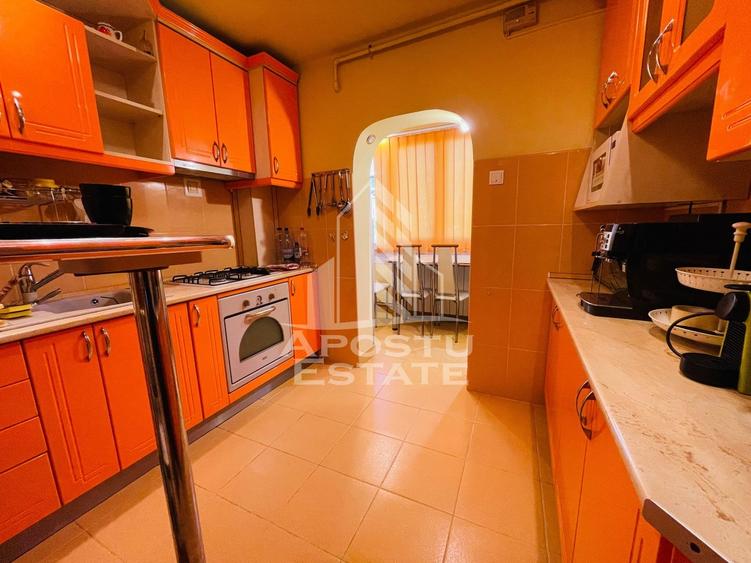 Apartament cu 3 camere decomandat în Miron Costin