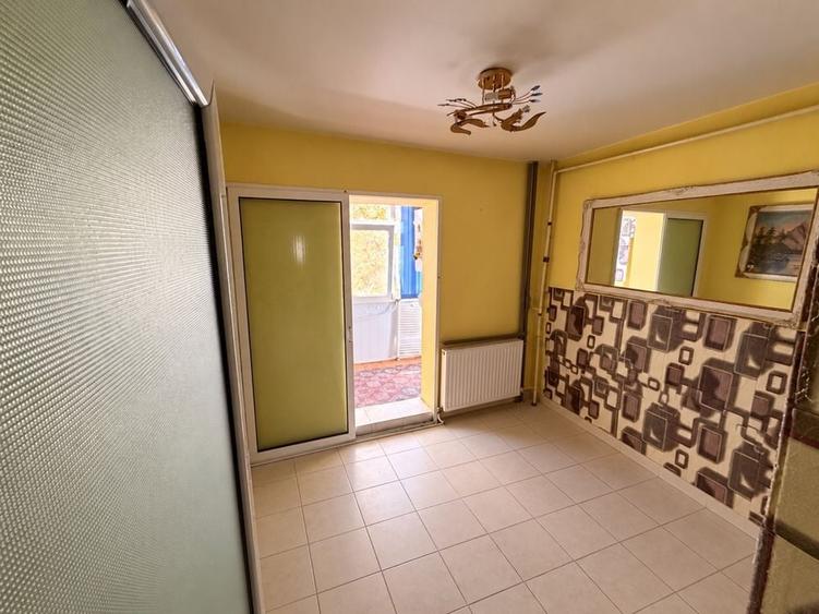 Apartament cu 3 camere decomandat în Bere