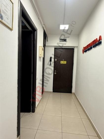 Apartament cu 3 camere semidecomandat în Mihai Bravu
