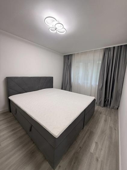 Apartament cu 3 camere decomandat în Girocului