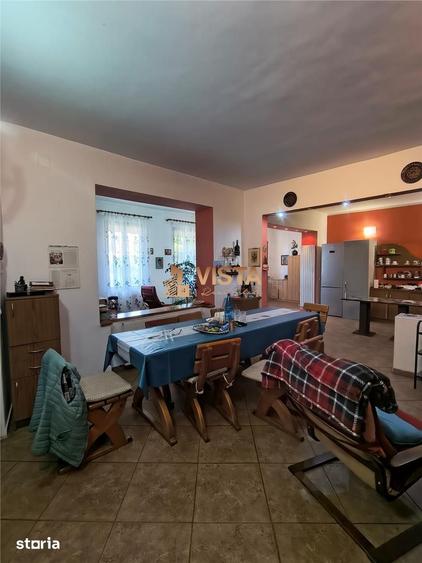 Casă cu 4 camere decomandat cu Teren 2300 Mp în Central