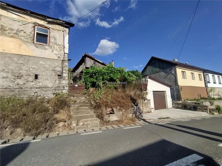 Casă cu 2 camere cu Teren 575 Mp în Vest