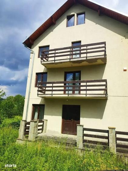 Casă cu 4 camere cu Teren 4914 Mp în Central