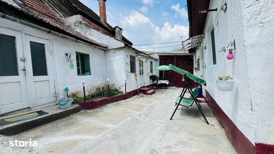 Casă cu 3 camere cu Teren 1049 Mp în Central