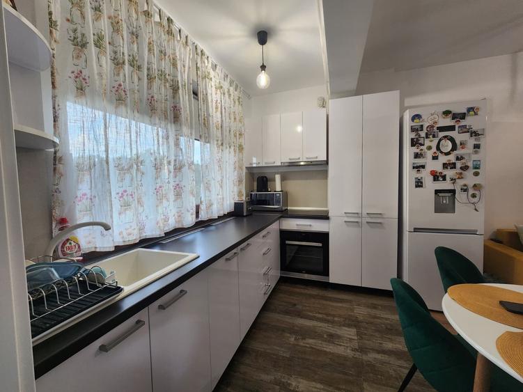 Apartament cu 3 camere decomandat, mobilat în Cug